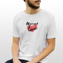 All You need is Love t-shirt personalizzata uomo digitalshirt bianca