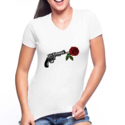 Pistola con Rosa t-shirt scollo a v personalizzata donna digitalshirt bianca