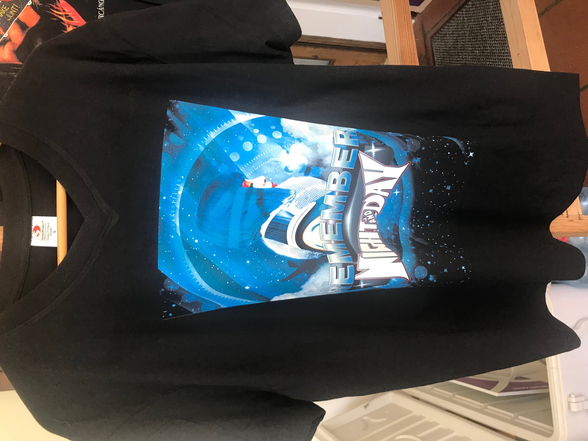 maglietta stampata anni 80 blu