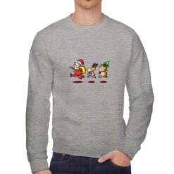 Felpa girocollo da uomo colore Grigio Melange stampata in digitale con grafica Babbo Natale corsa da Digitalshirt