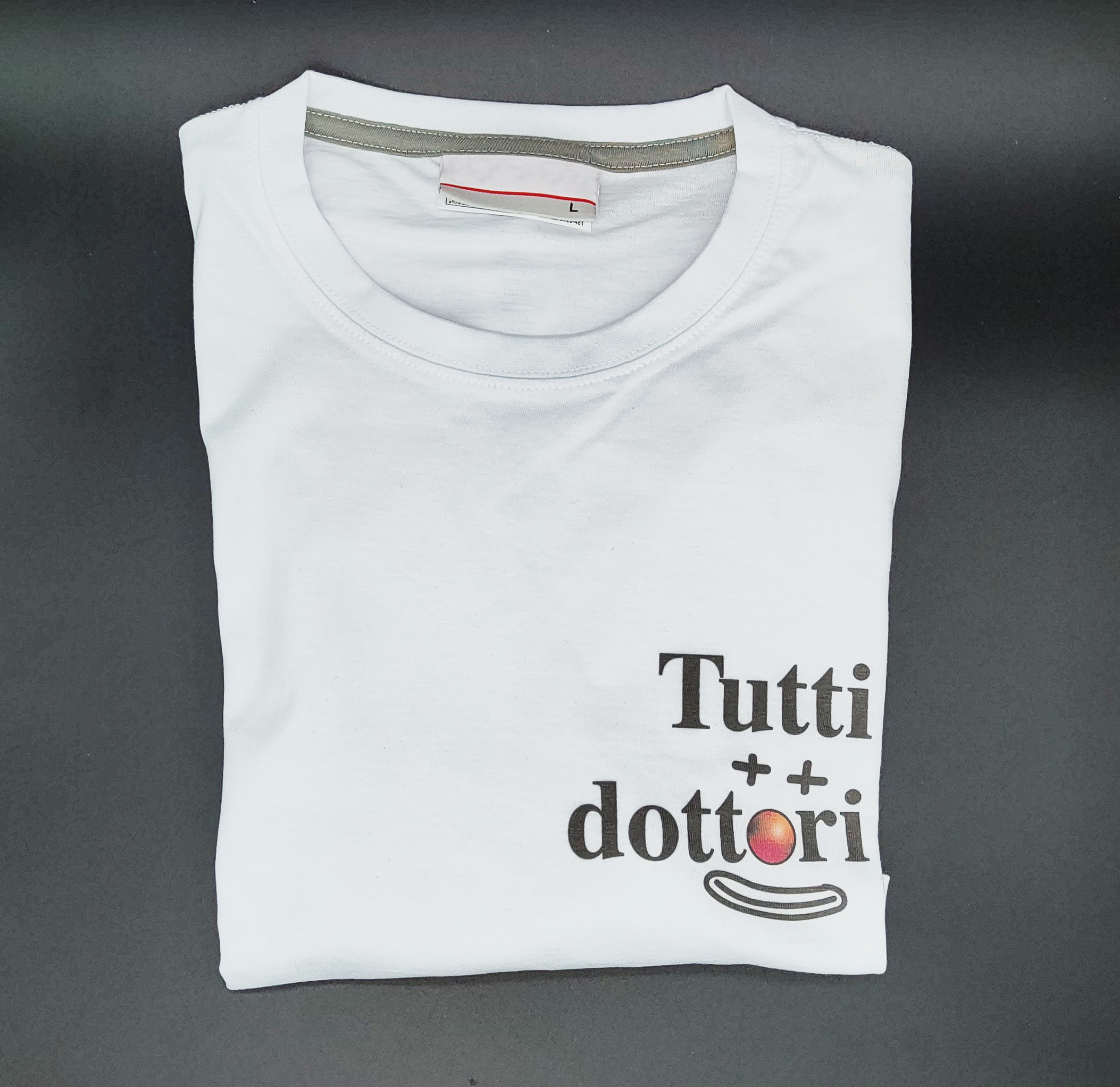 maglietta bianca con stampa taschino tutti dottori
