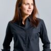 modella frontale con camicia nera da donna personalizzabile | digitalshirt
